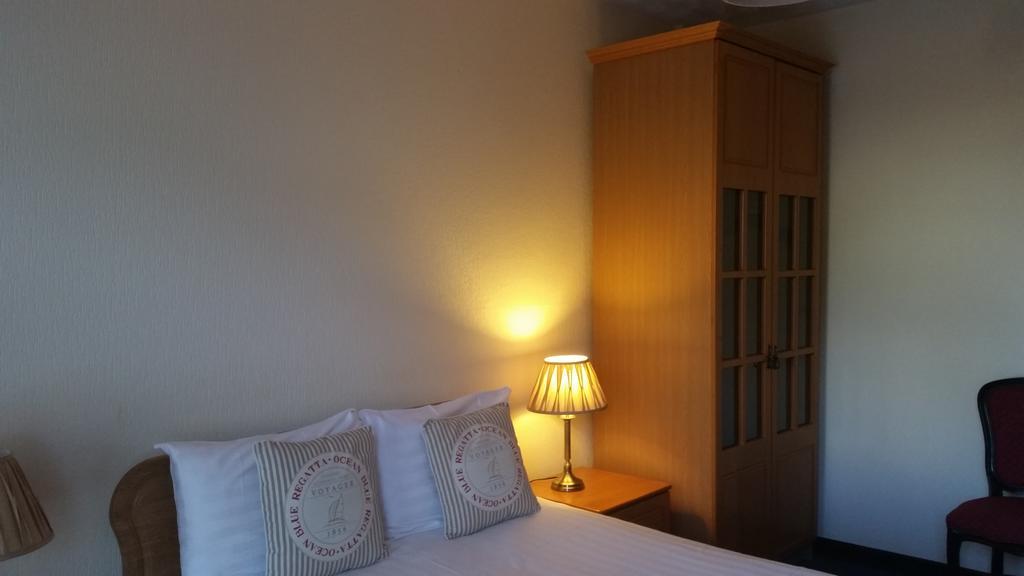 Halfway House Hotel Ларн Номер фото