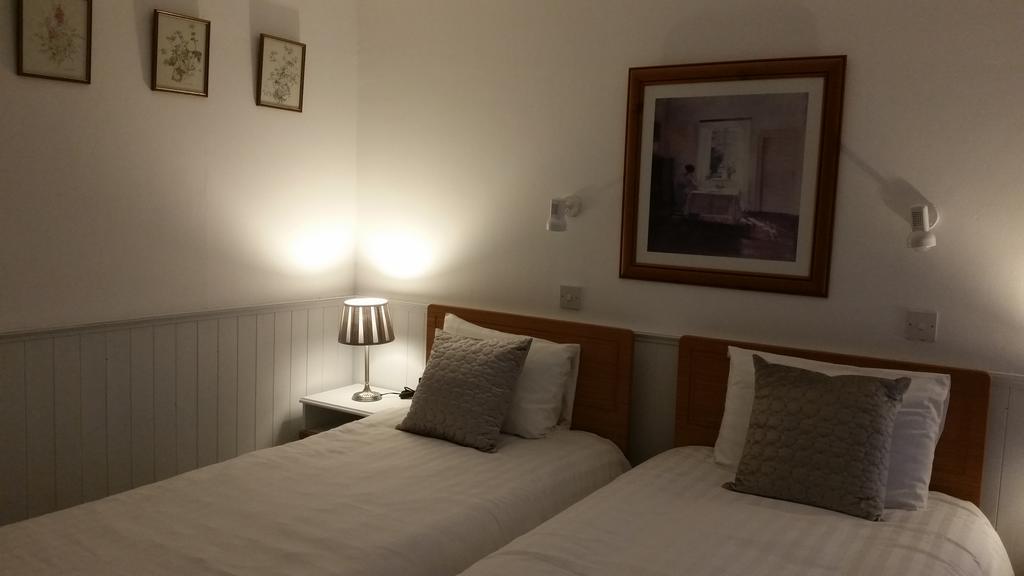 Halfway House Hotel Ларн Номер фото