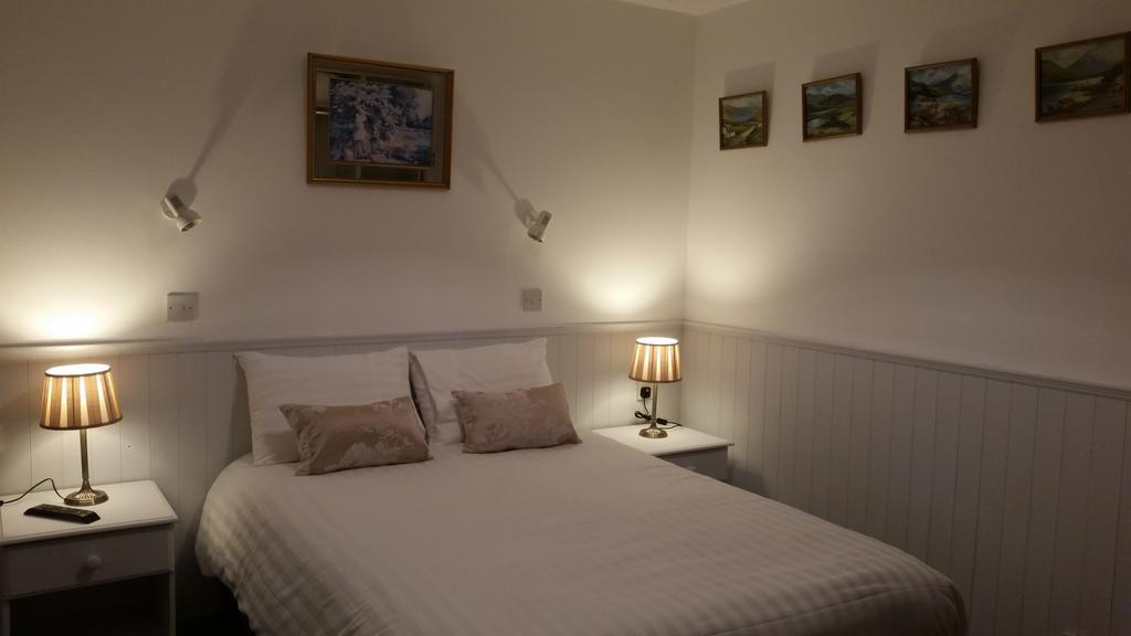 Halfway House Hotel Ларн Номер фото