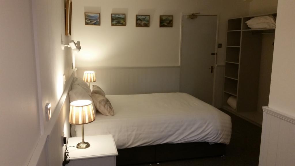 Halfway House Hotel Ларн Номер фото