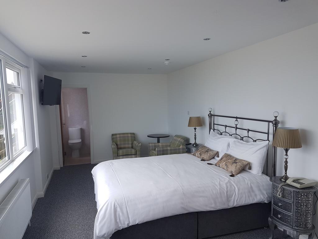 Halfway House Hotel Ларн Экстерьер фото